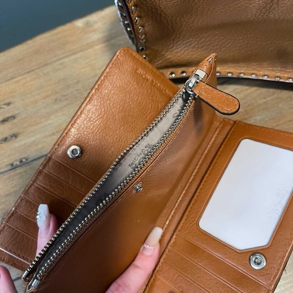 Authentic Michael Kors set - Picture 2 of 2